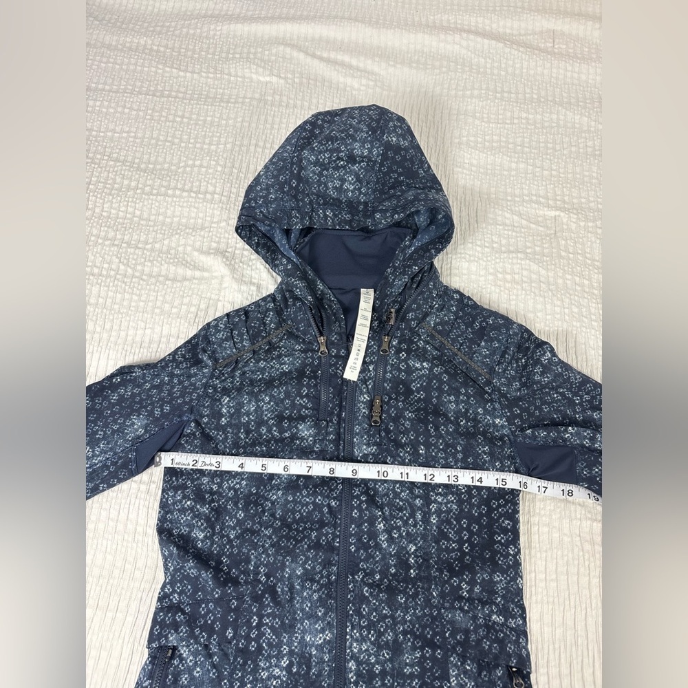 lululemon athletica Blue Patterned Utility Jacket - Picture 6 of 11